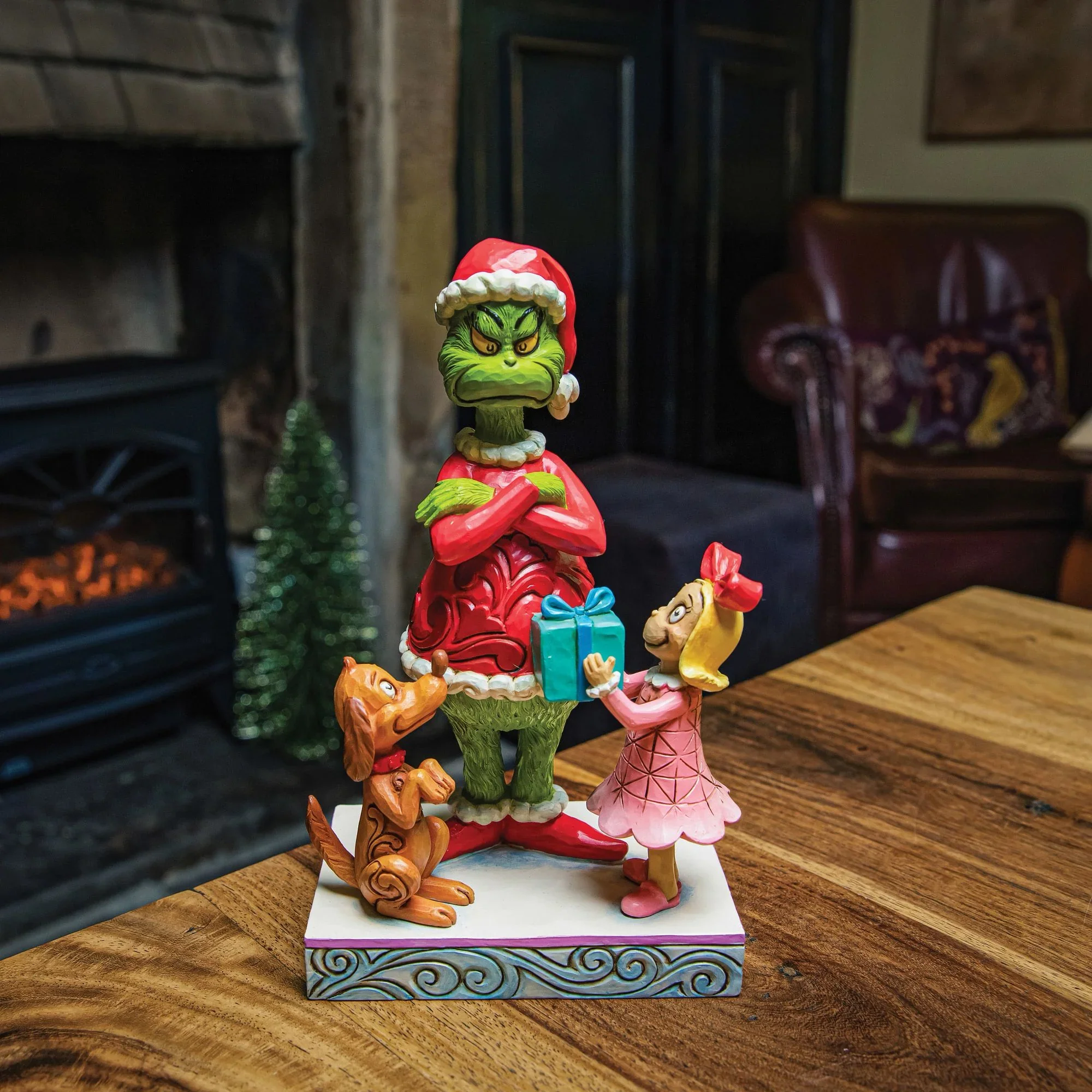 Max, Cindy Giving Gift to Grinch - Image 4